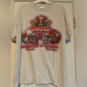 🏈 Outback bowl tee Georgia / Wisconsin size xl